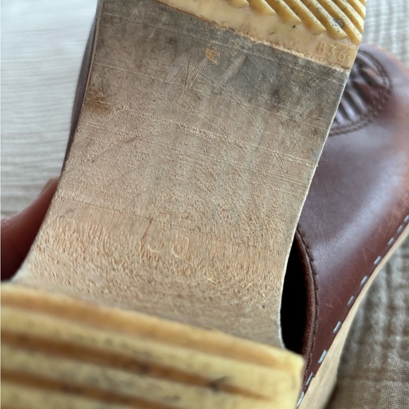 Vintage Braided Leather Clogs - Picture 8 of 9